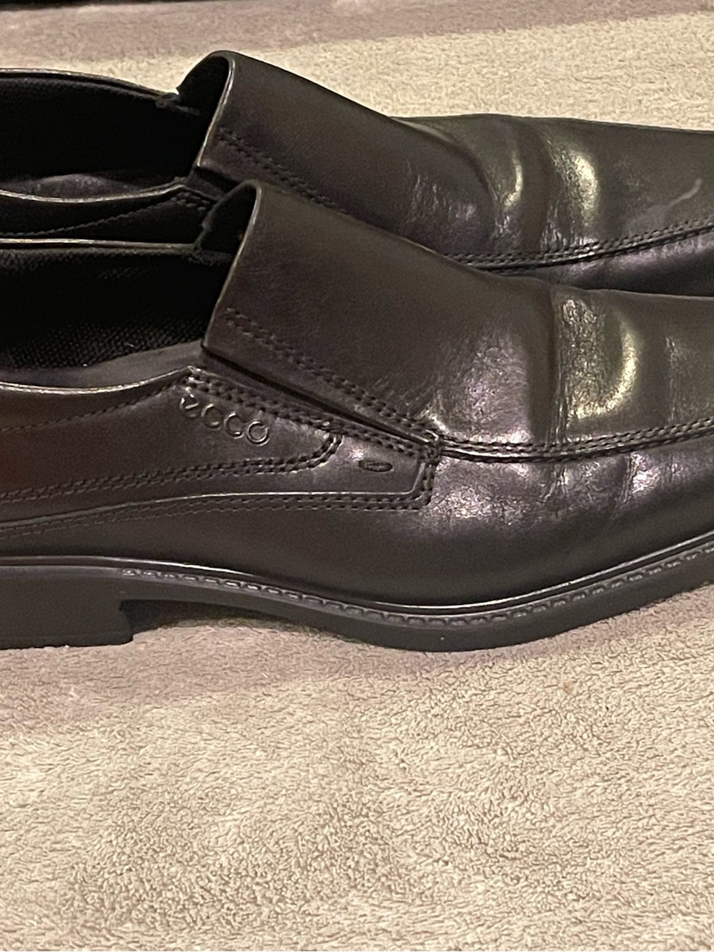 ECCO Men’s Black Leather Slip-On Loafers - Picture 5 of 10